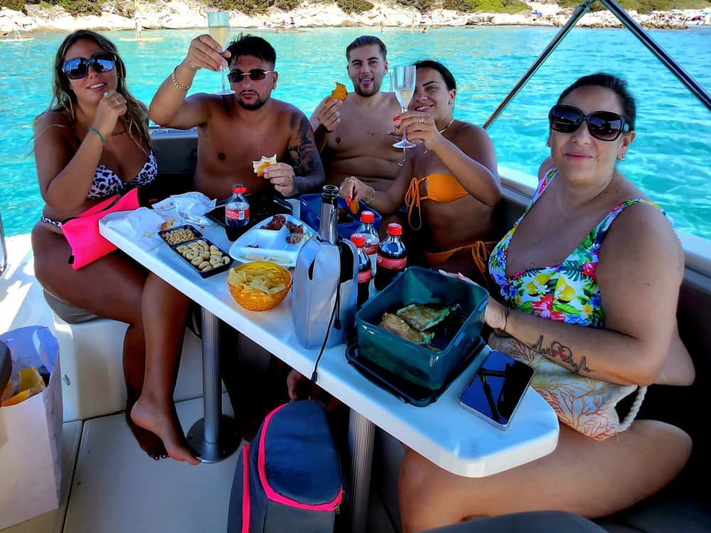 Rejs minijachtem: odkryj Punta Molentis oraz najpiękniejsze plaże i wyspy Villasimius.