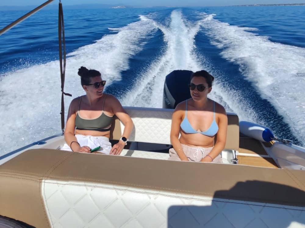 Rejs minijachtem: odkryj Punta Molentis oraz najpiękniejsze plaże i wyspy Villasimius.