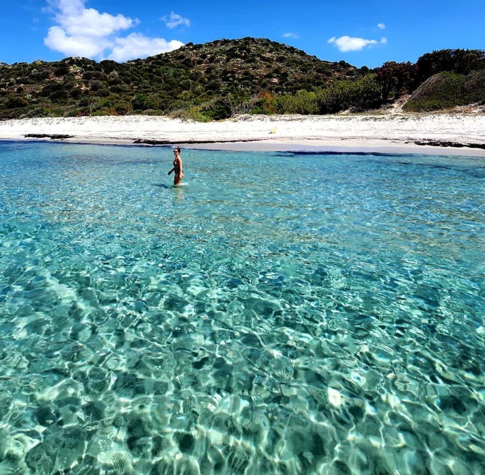 Rejs minijachtem: odkryj Punta Molentis oraz najpiękniejsze plaże i wyspy Villasimius.