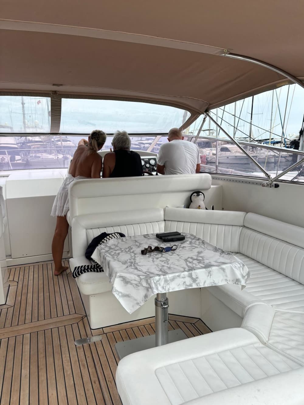 Votre journée à Beaulieu-sur-Mer : louez un bateau à moteur pour 7 h 30 de découverte.