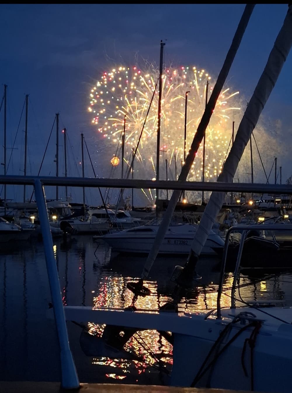 Votre journée à Beaulieu-sur-Mer : louez un bateau à moteur pour 7 h 30 de découverte.