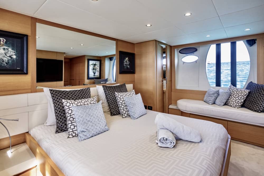 Sunset cruise between the Lérins Islands and the Bay of Cannes