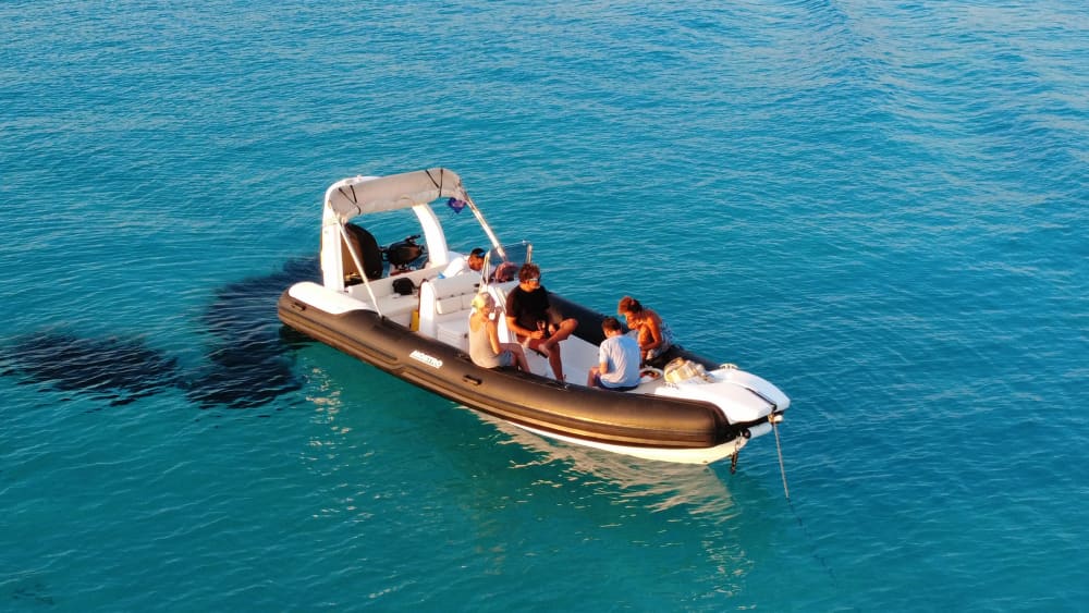 Εκδρομή με σκάφος γύρω από την Πάρο-Αντίπαρο 8ωρο-4ωρο ή Ηλιοβασίλεμα.
Η και άλλα νησιά.