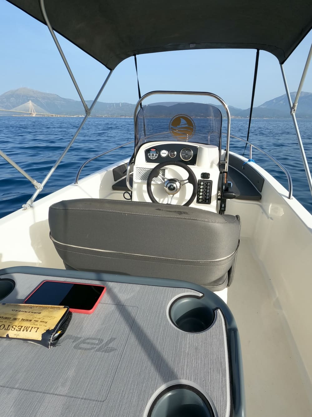 Legendarna przerwa: 3,5 godziny rejsu motorówką po Santorini