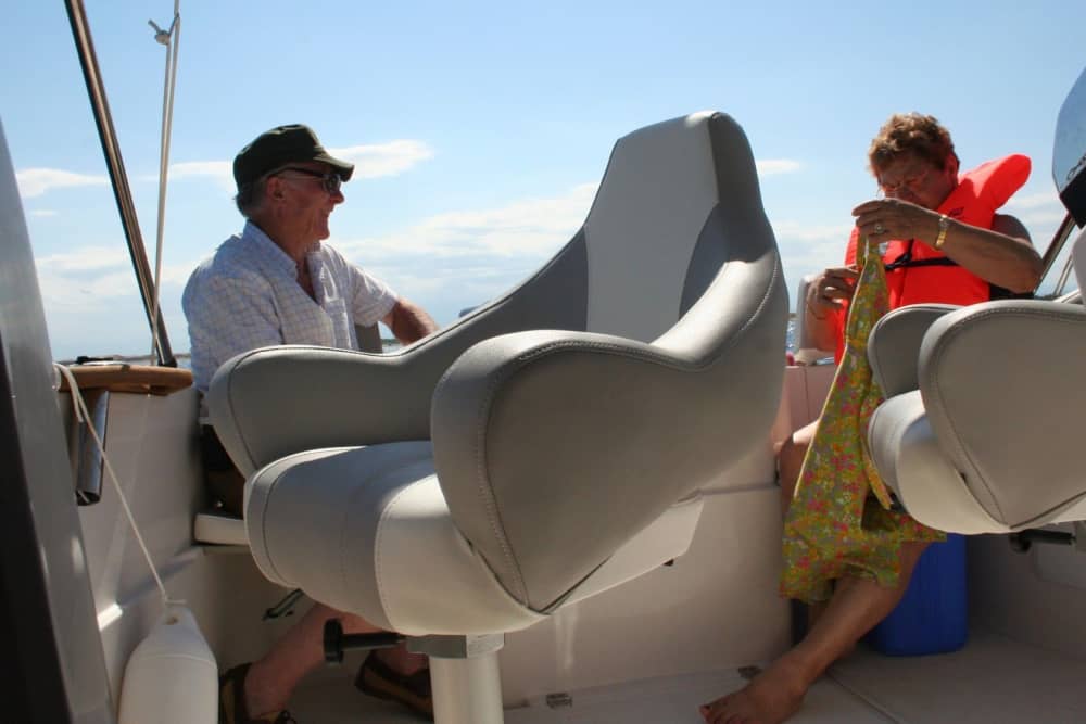 Votre journée à Saint-Cyprien : Louez un bateau à moteur pour une journée complète de découverte