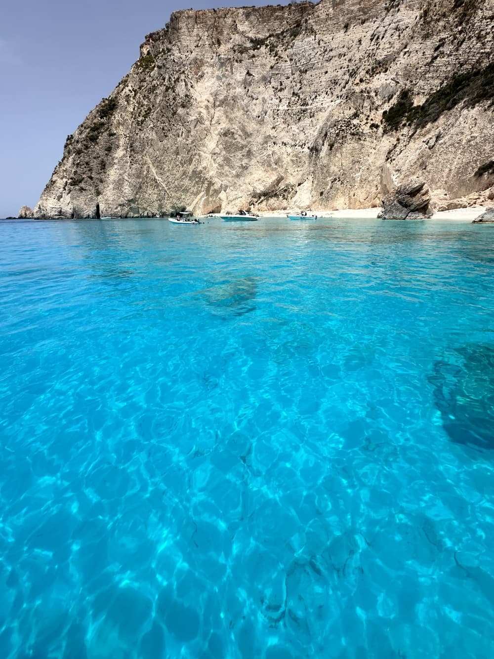 Από το Ναυάγιο στις Γαλάζιες Σπηλιές: Εξερευνήστε τη Ζάκυνθο με Βάρκα