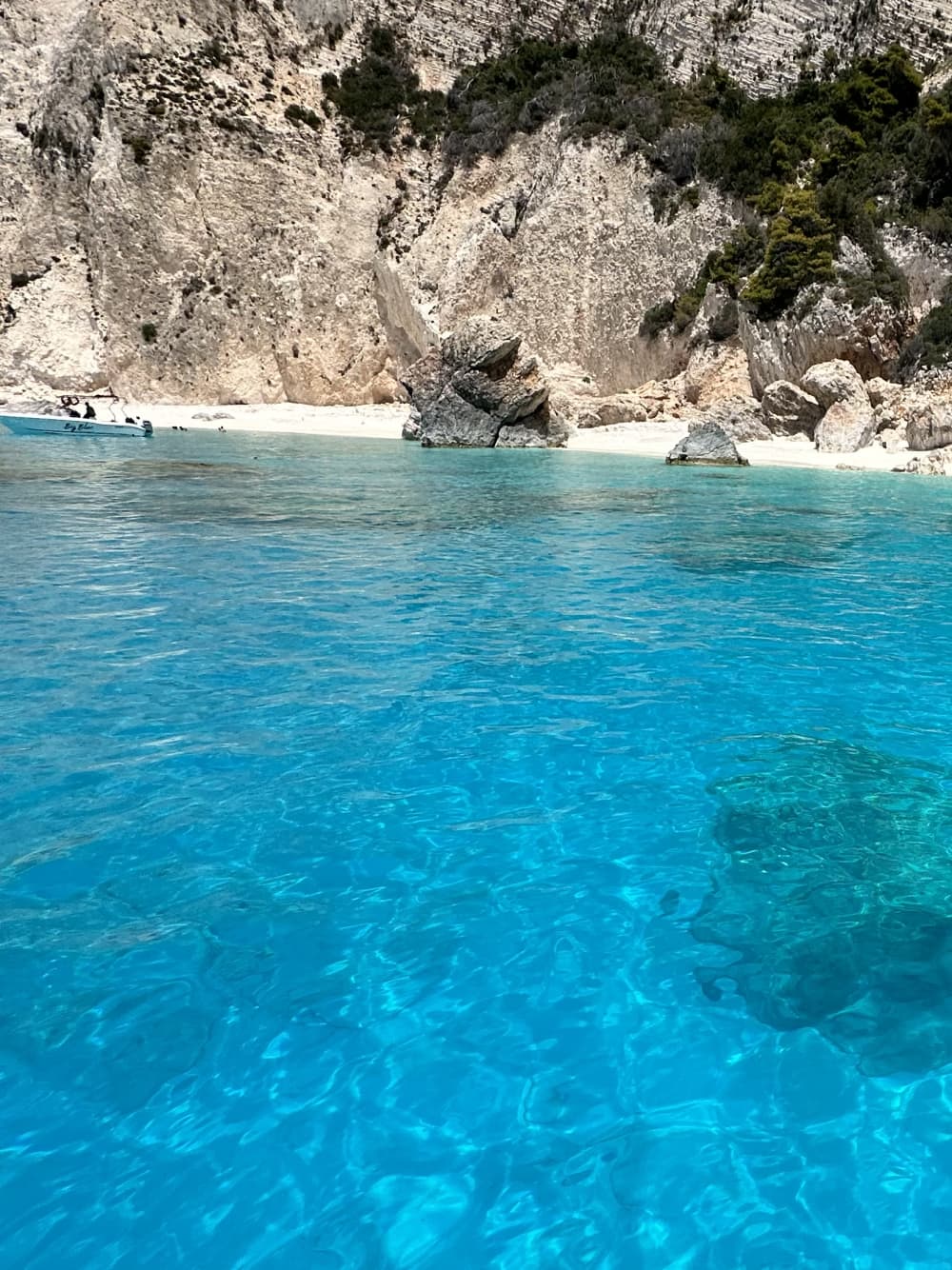 Από το Ναυάγιο στις Γαλάζιες Σπηλιές: Εξερευνήστε τη Ζάκυνθο με Βάρκα