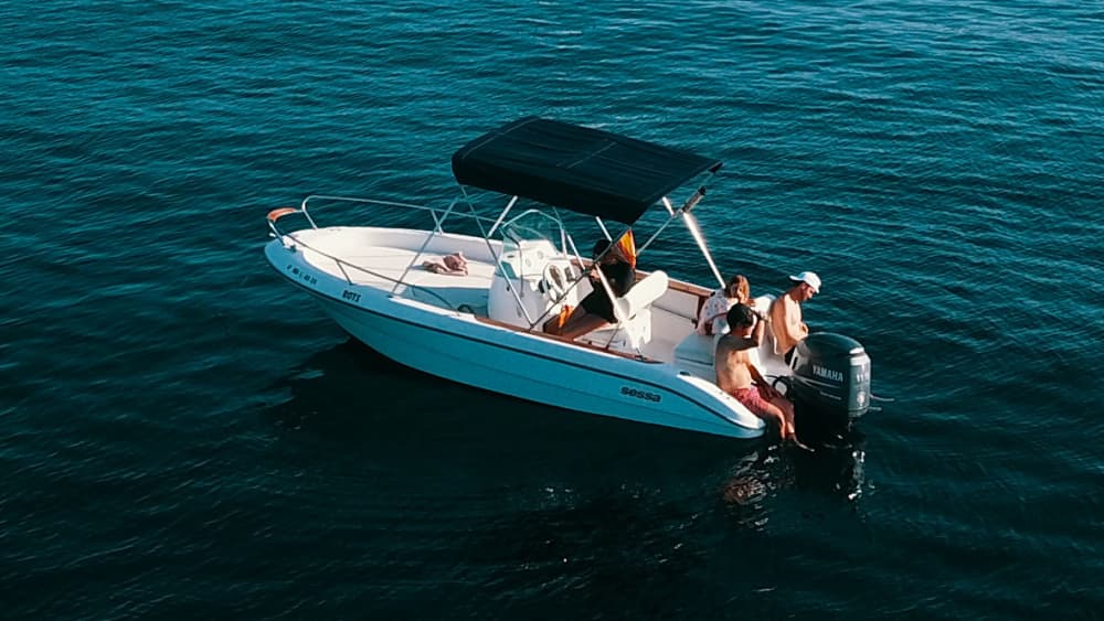 Exklusiv privat motorbåtstur på Menorca med lokal skeppare (8 timmar)