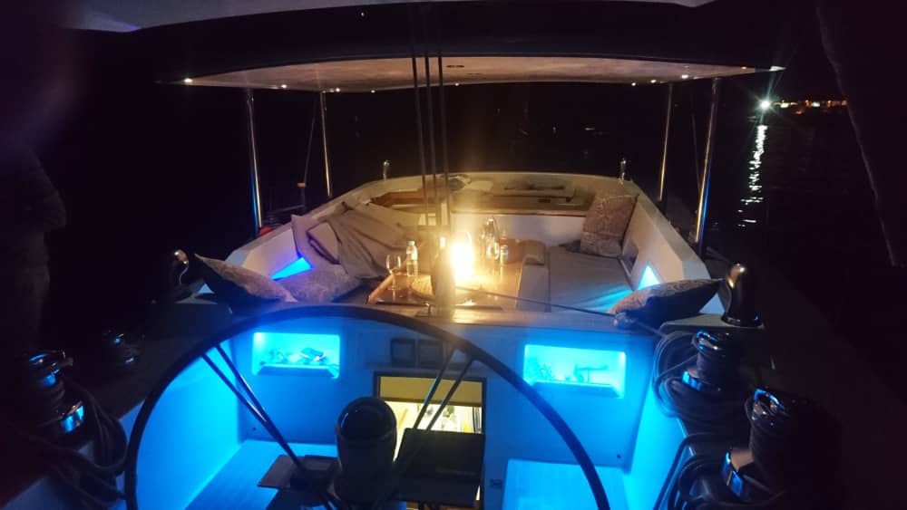 Vivi il sogno mediterraneo: una giornata intera alla scoperta di Ibiza.