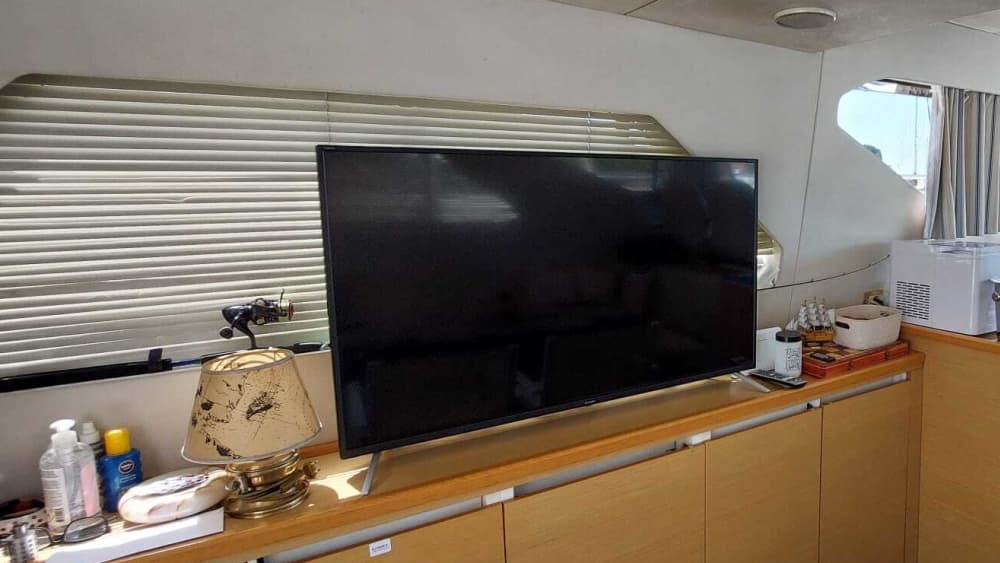 Sea, Love & Sun: A full day of emotions on a motorboat