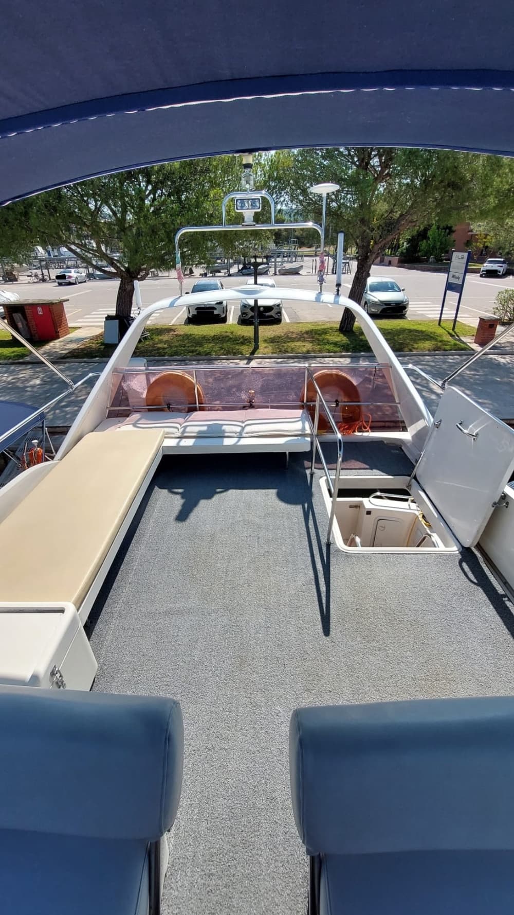 Sea, Love & Sun: A full day of emotions on a motorboat