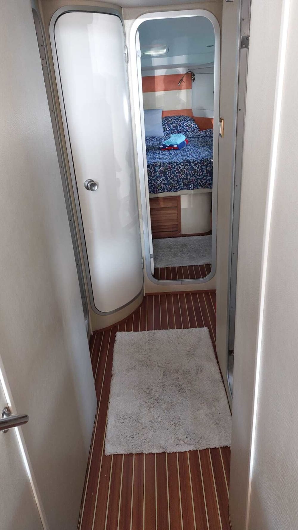 Sea, Love & Sun: A full day of emotions on a motorboat