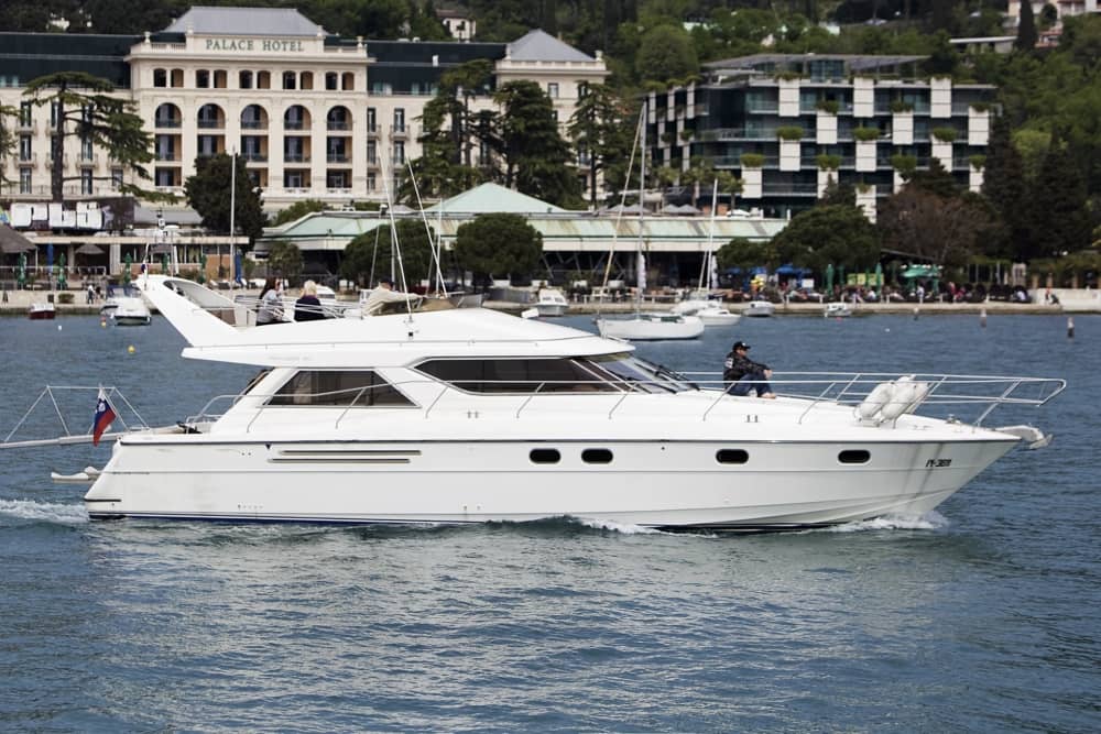 Sea, Love & Sun: A full day of emotions on a motorboat