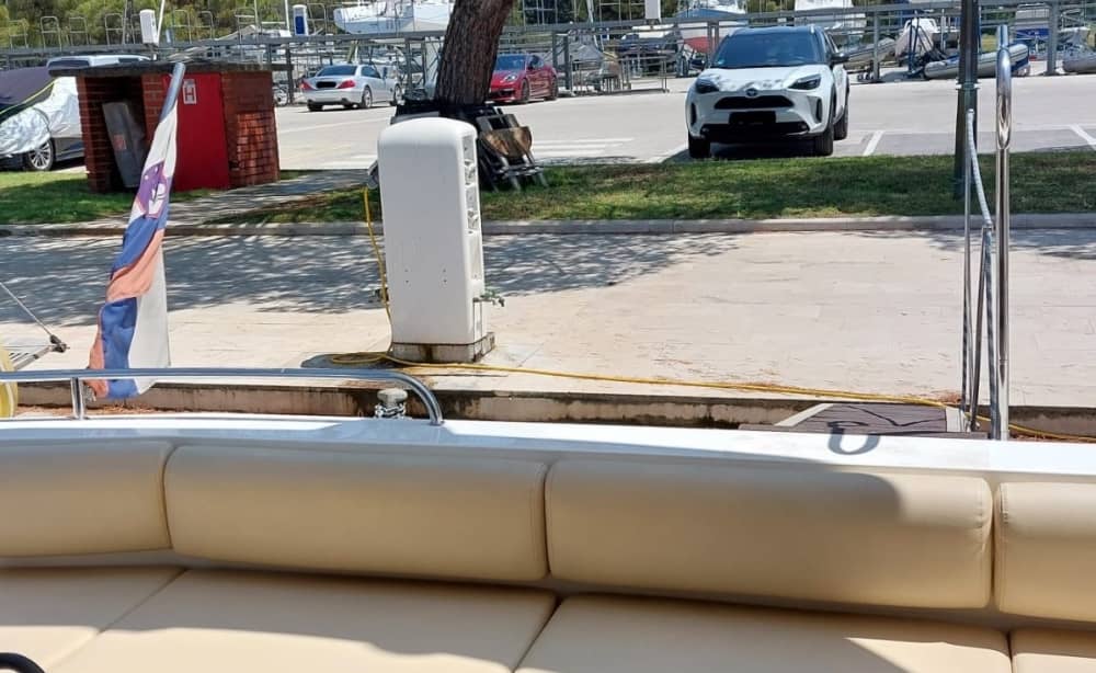 Sea, Love & Sun: A full day of emotions on a motorboat