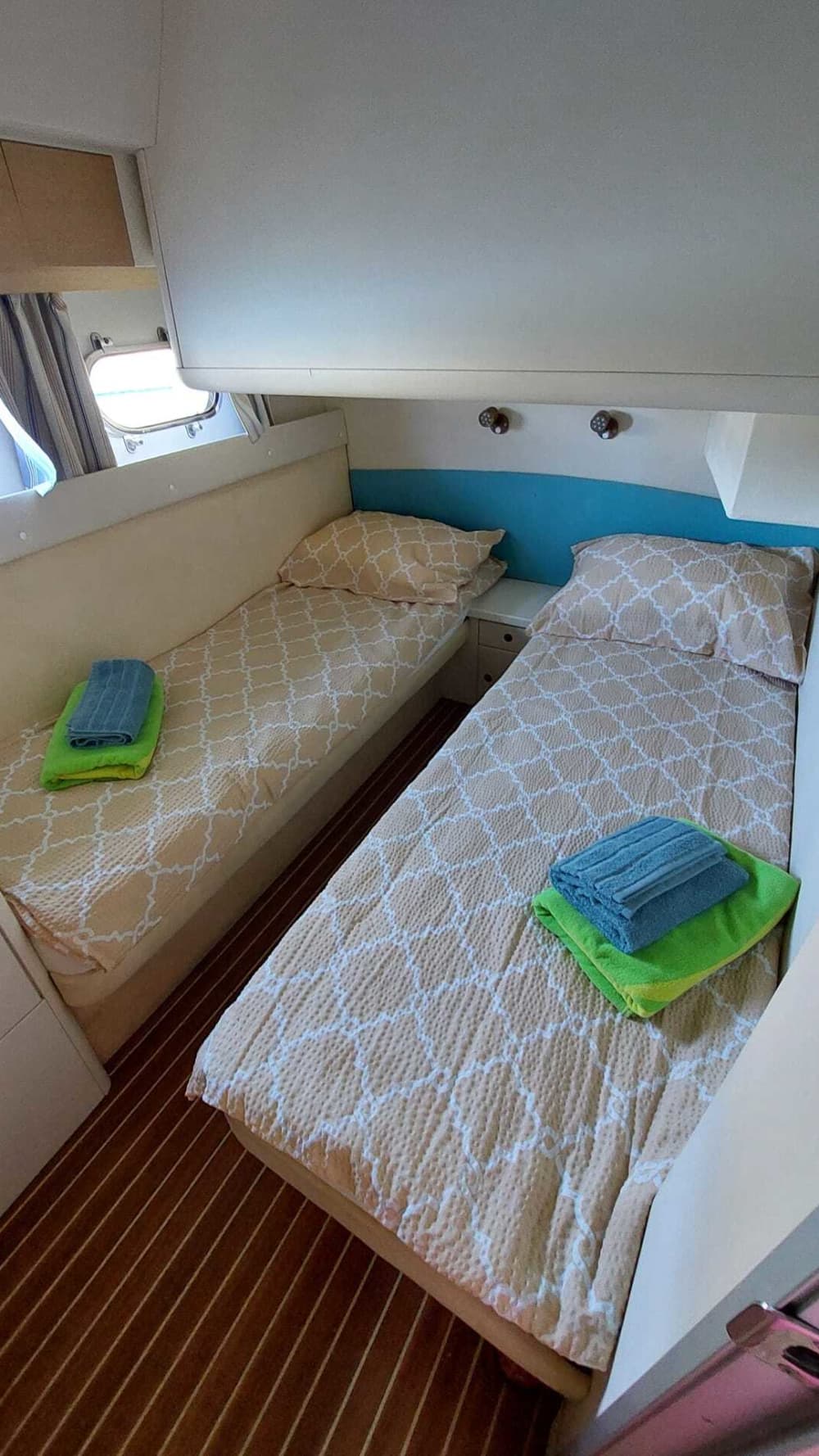 Sea, Love & Sun: A full day of emotions on a motorboat