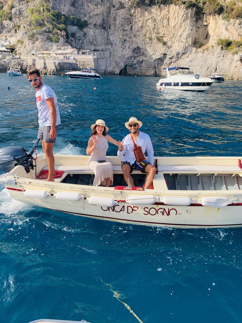 Un día alrededor de Positano: Disfrute de 7 horas de descubrimiento en lancha motora.