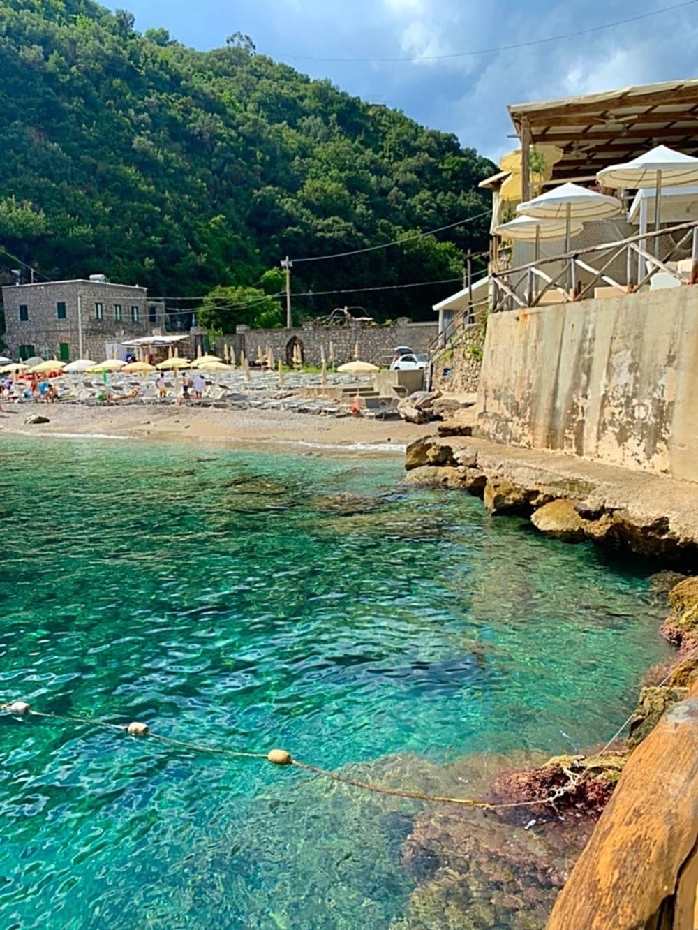 Un día alrededor de Positano: Disfrute de 7 horas de descubrimiento en lancha motora.
