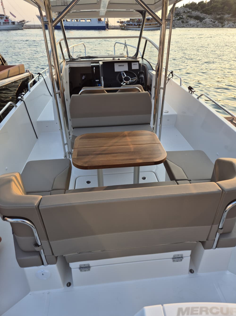 Makarska escape: 4h of relaxation on a motorboat