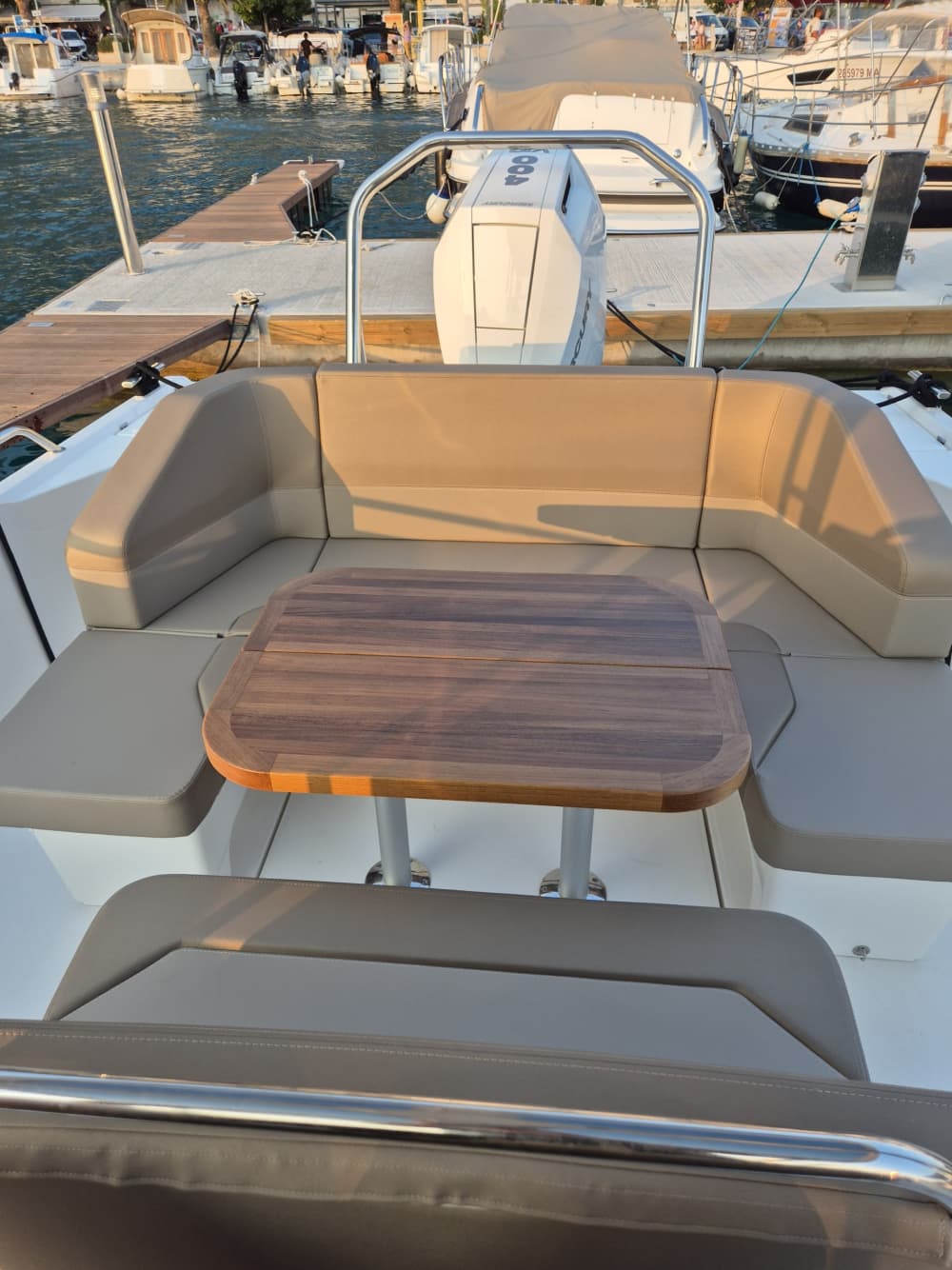 Makarska escape: 4h of relaxation on a motorboat