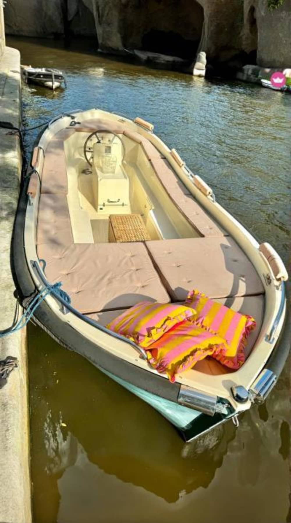 Ontdek Amsterdam-Zuid in een halve dag: uw korte uitstapje met deze Seafury 730.