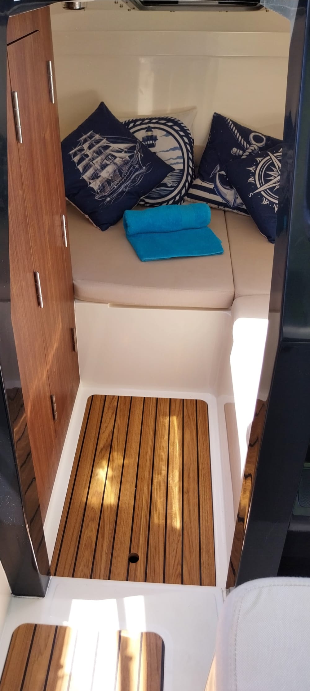 Discover Dubrovnik's shores: A complete day trip aboard a motorboat