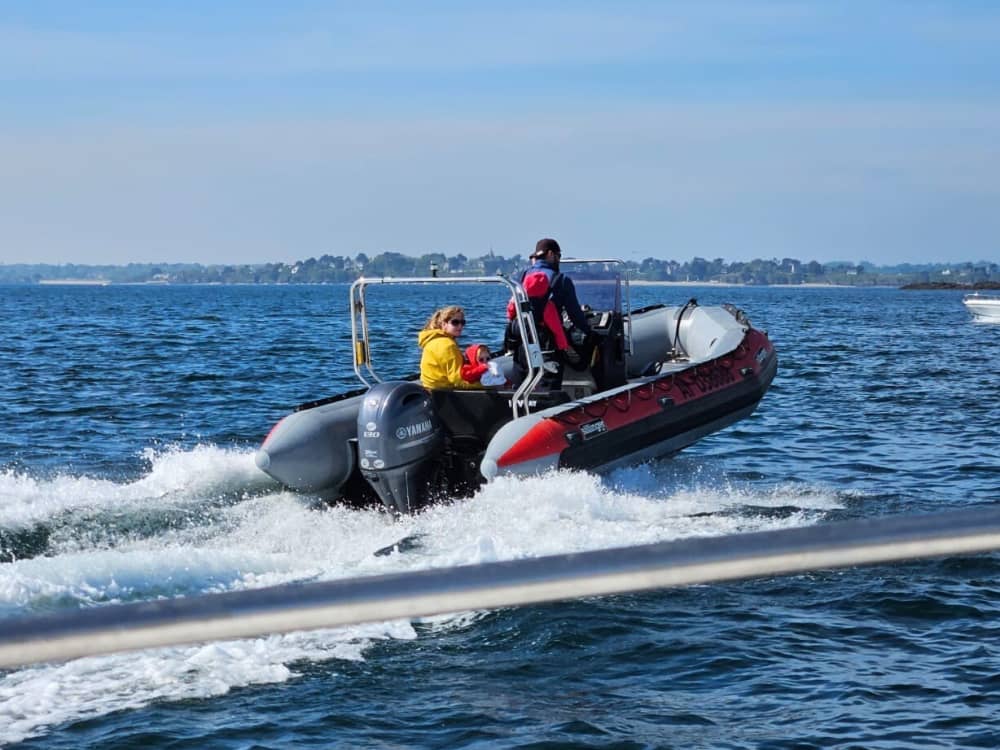 Détente à Saint-Méloir-des-Ondes : 9h de soleil en bateau à moteur