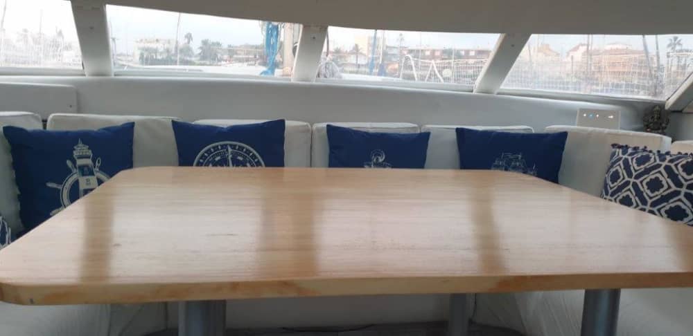 Goditi una giornata in mare a Torrevieja a bordo di un catamarano.