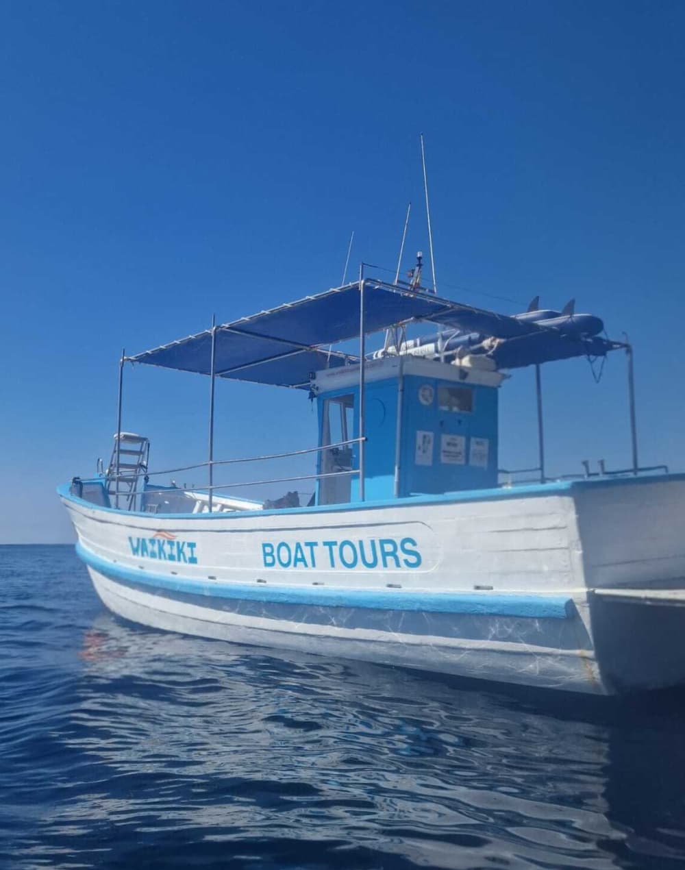 Esplora Platja d'Aro in barca: una giornata intera sull'acqua a bordo di un motoscafo.
