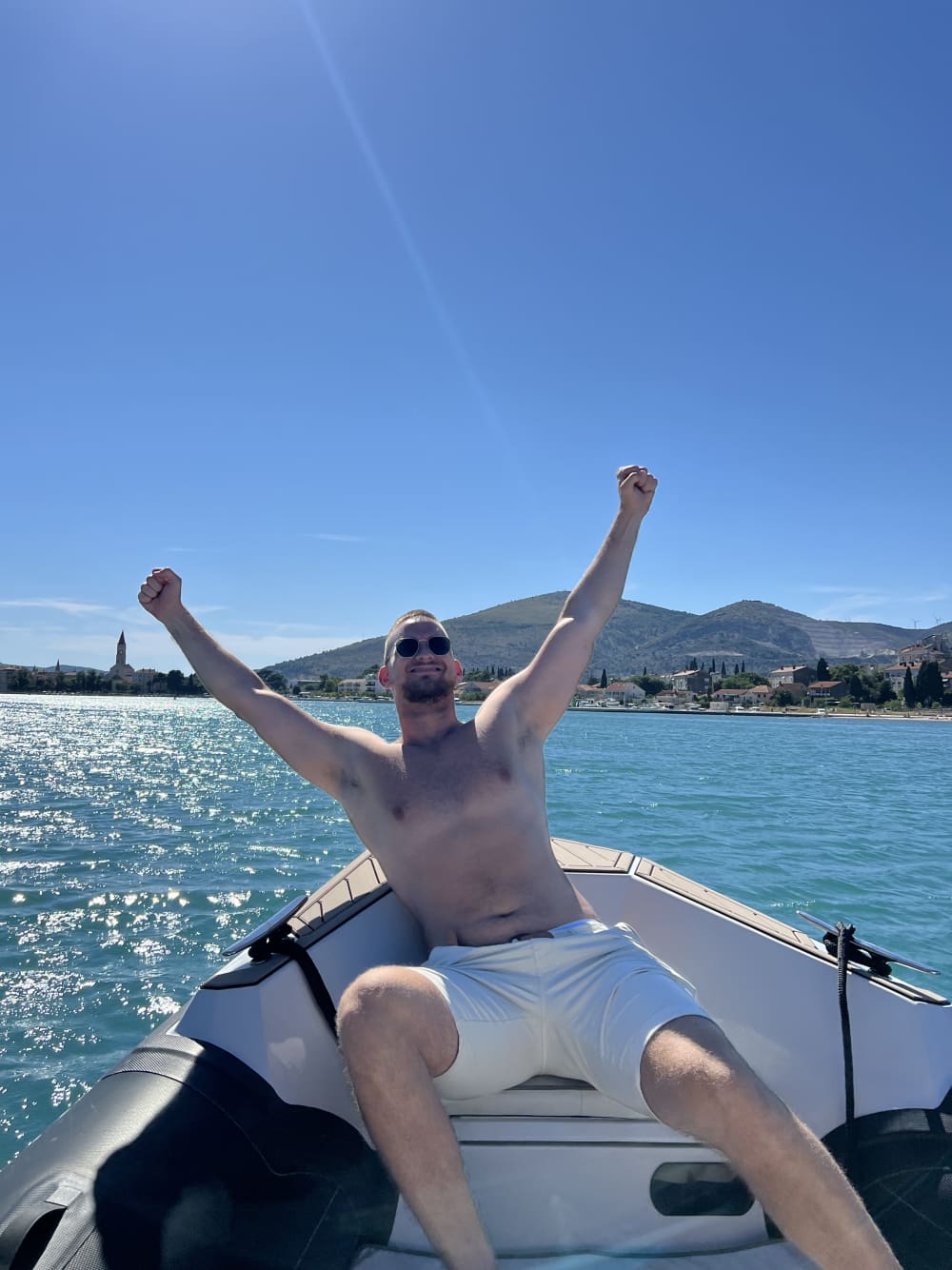 Excursion privée d'une journée au Lagon Bleu, aux îles Solta et Drvenik au départ de Split : baignade, visites et détente