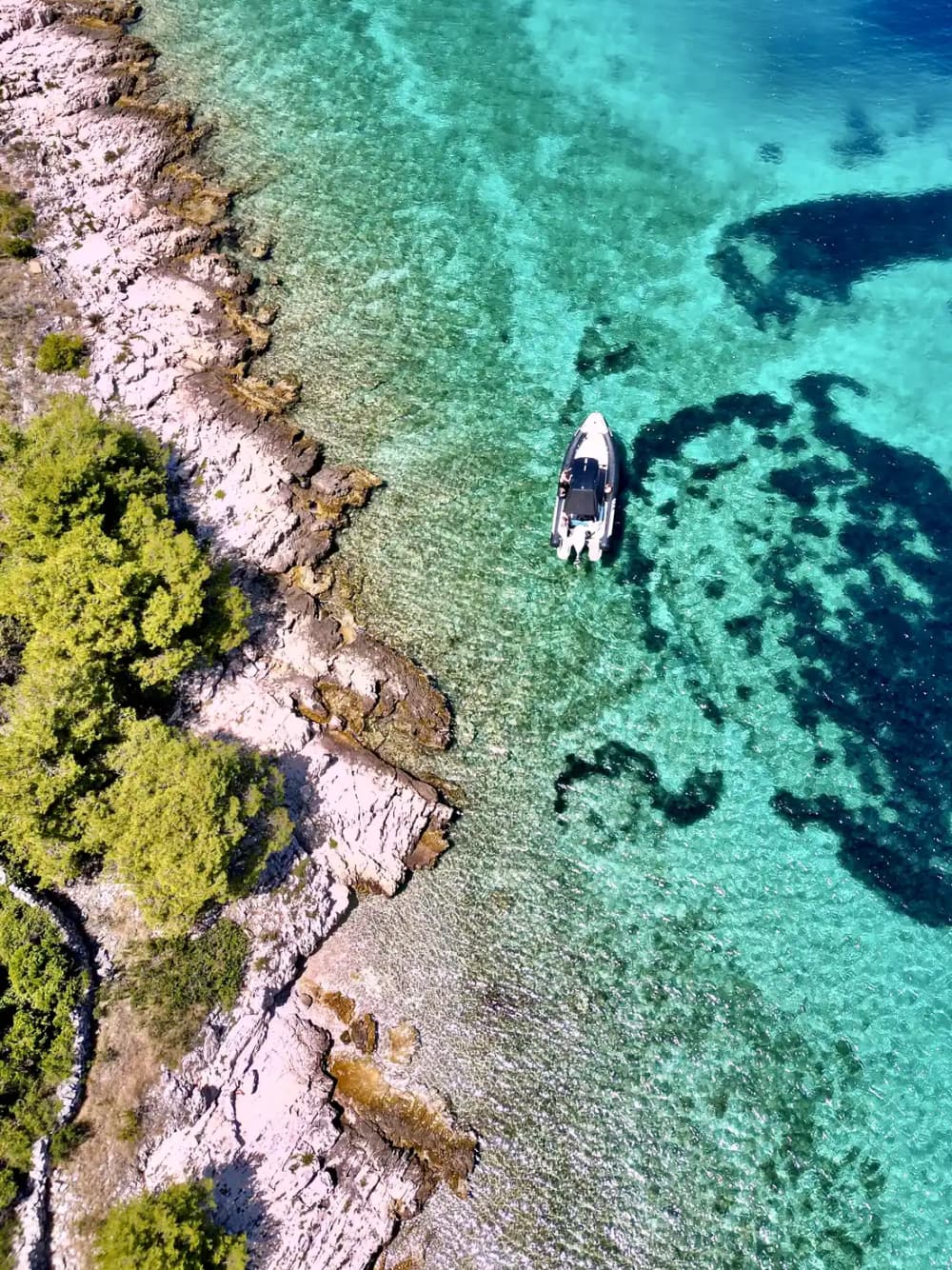 Excursion privée d'une journée au Lagon Bleu, aux îles Solta et Drvenik au départ de Split : baignade, visites et détente