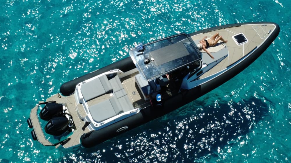 One day in Athens you can have the opportunity to travel to an island, swim, eat, enjoy your wine while sunbathing on the boat and return at sunset enjoying beautiful, unique moments.