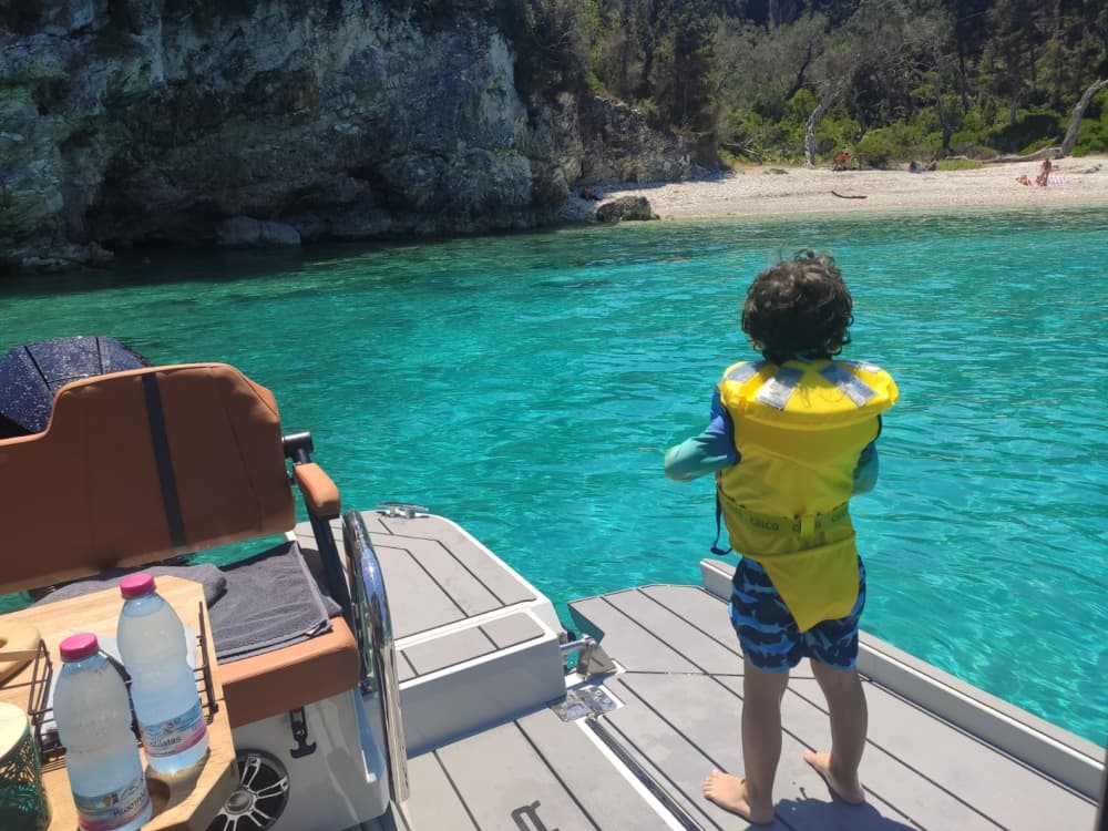 CORFOU NORD-EST ET VILLAGE DE KASSIOPI : Croisière privée
Location de yacht / Excursion en bateau / Croisière quotidienne