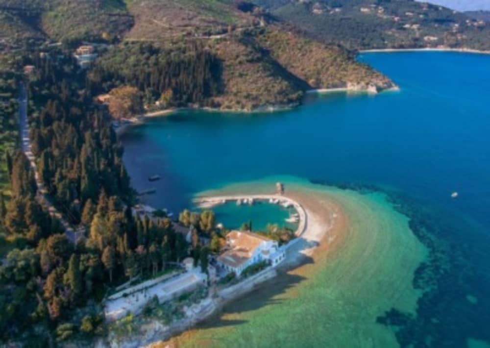 CORFOU NORD-EST ET VILLAGE DE KASSIOPI : Croisière privée
Location de yacht / Excursion en bateau / Croisière quotidienne