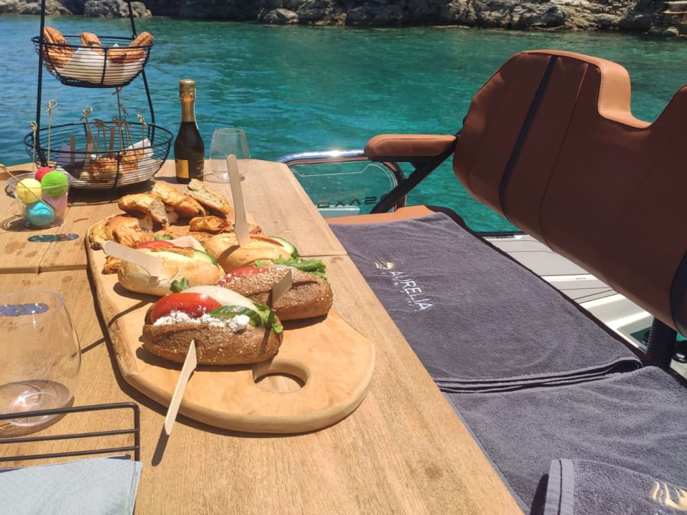 Plaisirs en mer : plongée avec tuba, natation et SUP