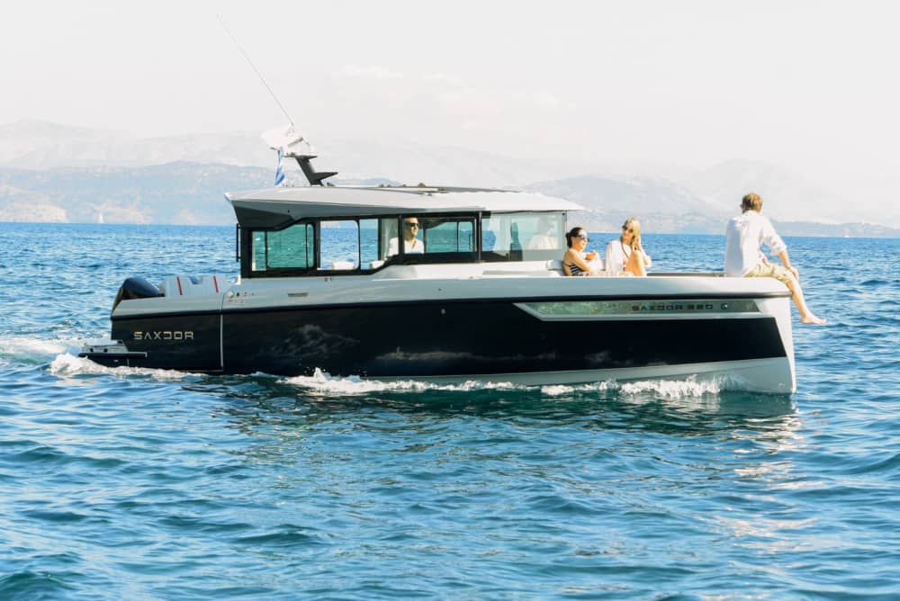 Délices grecs : plateaux de mezzés et boissons à l'ouzo