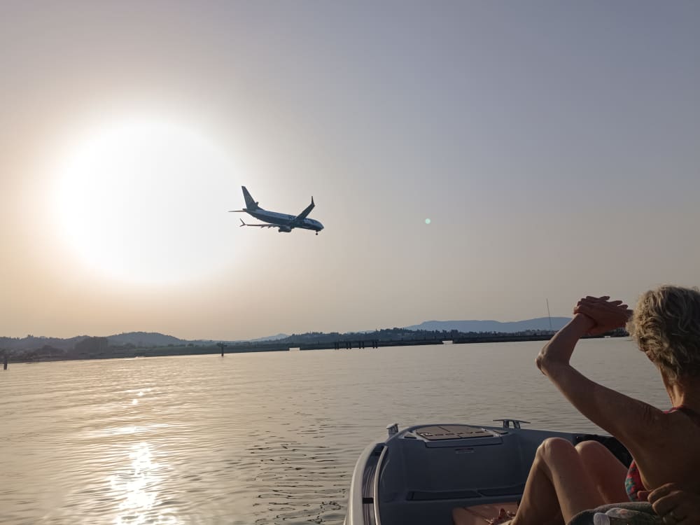 Sunset Serenity : une croisière privée et un dîner aventure autour de Corfou