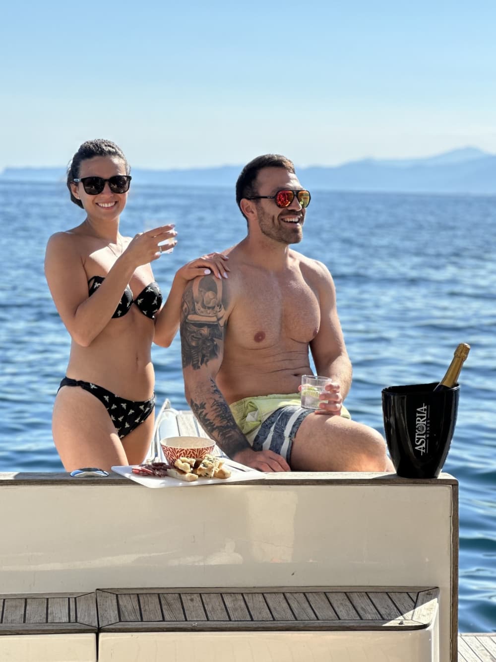 Explora Arenzano en barco: Un día completo en el agua a bordo de una lancha motora.