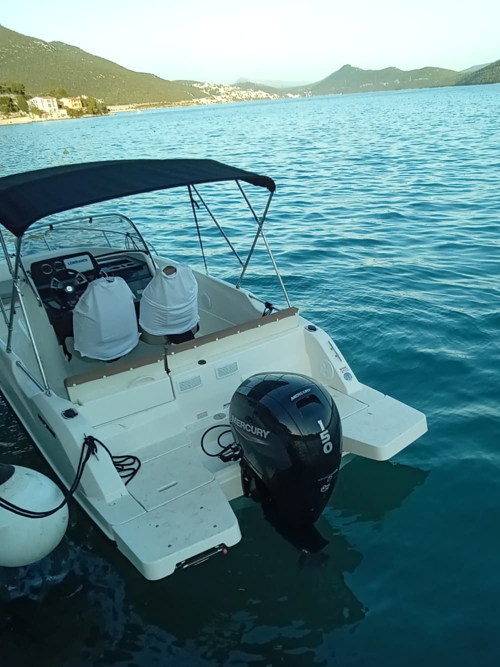 Tu día en Klek: Alquila una lancha motora para 8 horas de descubrimiento.