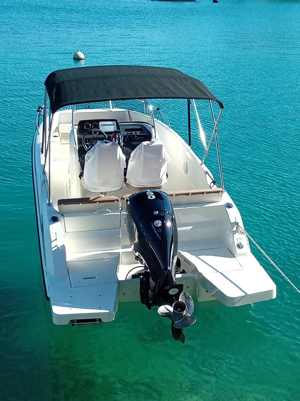 Tu día en Klek: Alquila una lancha motora para 8 horas de descubrimiento.