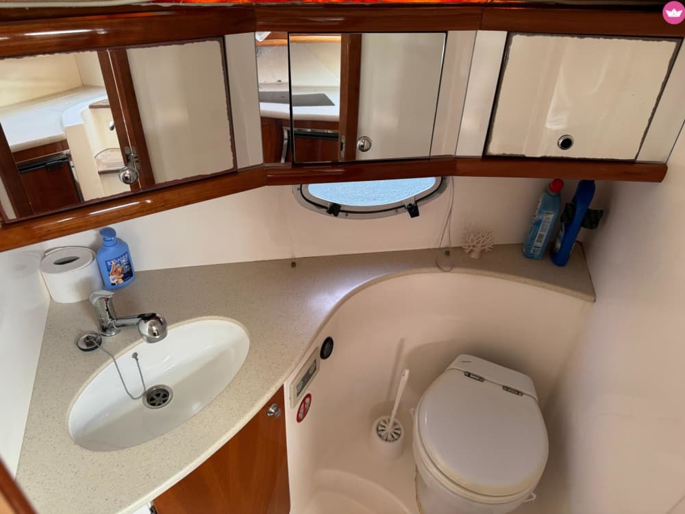 Crea ricordi indelebili con la famiglia e gli amici trascorrendo una giornata indimenticabile a bordo del nostro Prinz 33 Open!