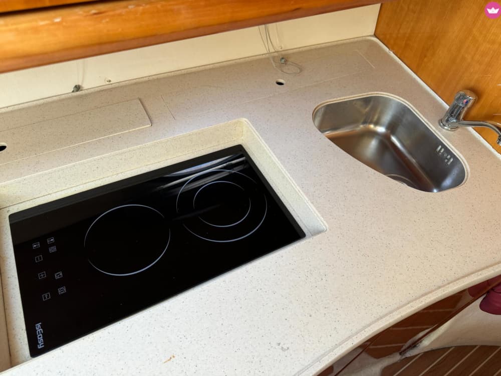 Crea ricordi indelebili con la famiglia e gli amici trascorrendo una giornata indimenticabile a bordo del nostro Prinz 33 Open!