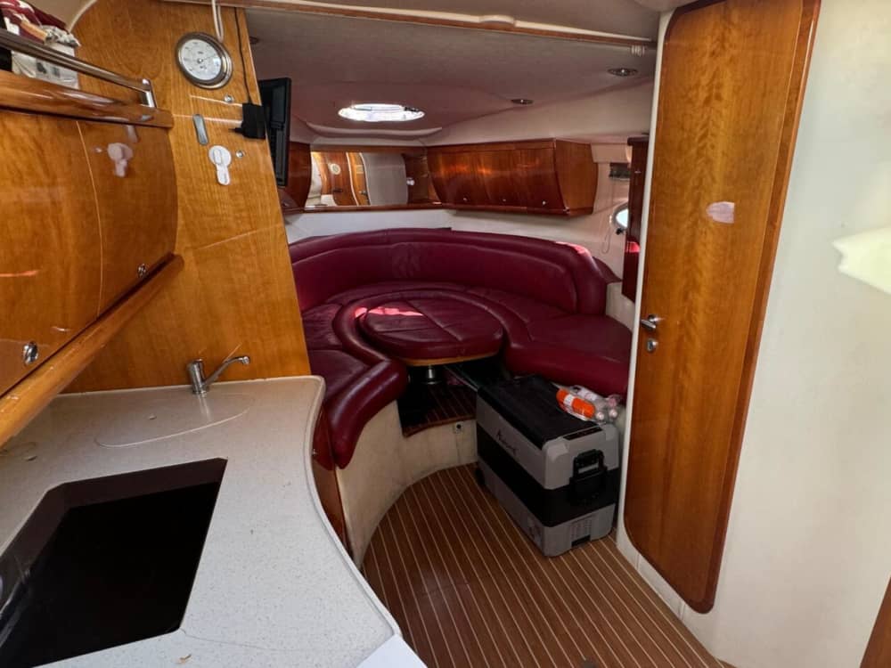 Crea ricordi indelebili con la famiglia e gli amici trascorrendo una giornata indimenticabile a bordo del nostro Prinz 33 Open!