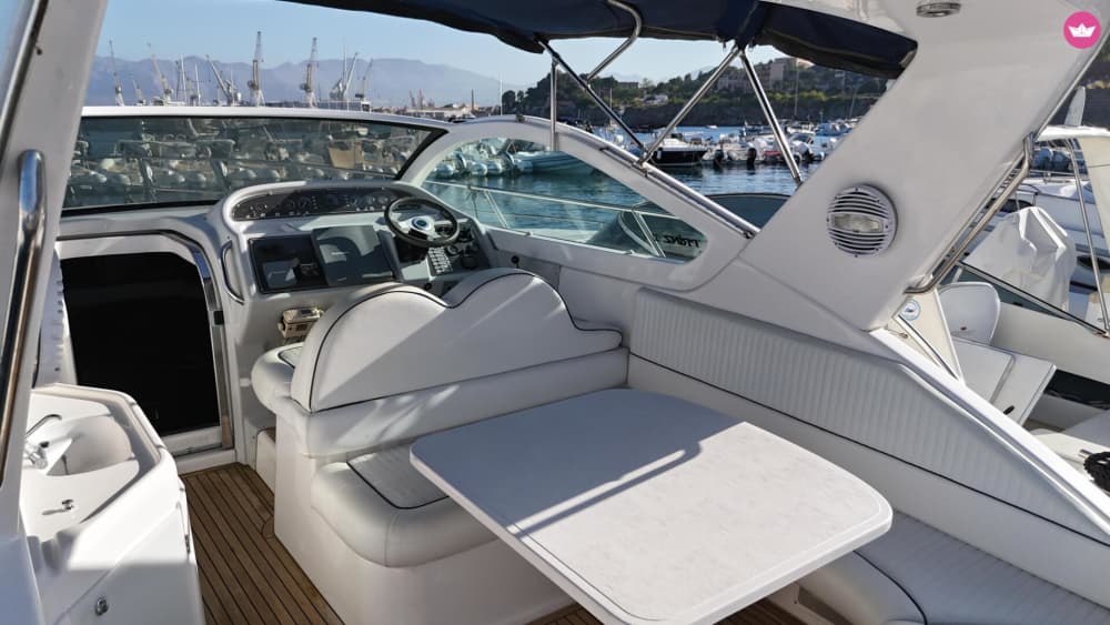 Crea ricordi indelebili con la famiglia e gli amici trascorrendo una giornata indimenticabile a bordo del nostro Prinz 33 Open!