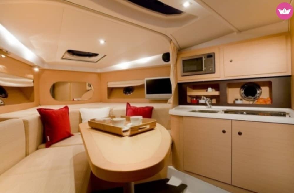 Relax in Saint-Martin-de-Ré: 8h30 of sun on a motorboat