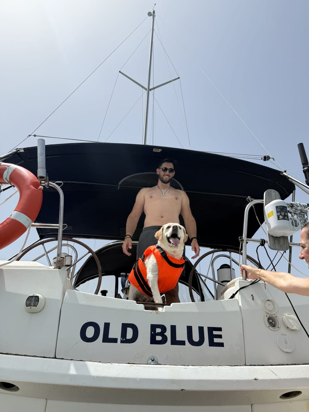 Goditi una giornata in mare a Puerto Sherry a bordo di una barca a vela.