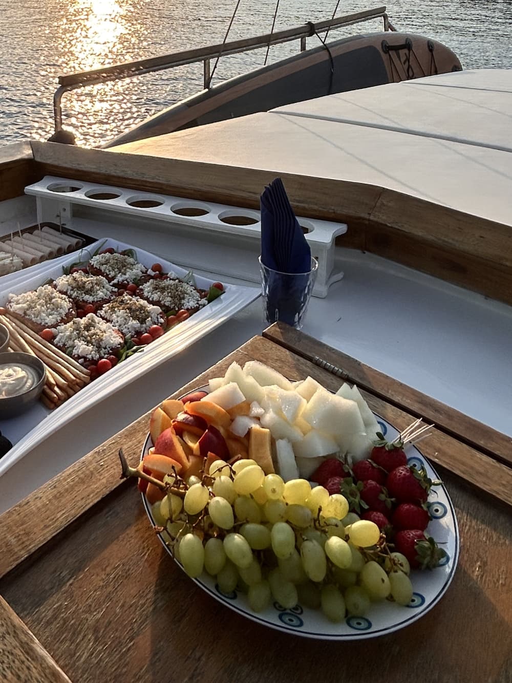 Частный круиз на традиционной лодке на весь день