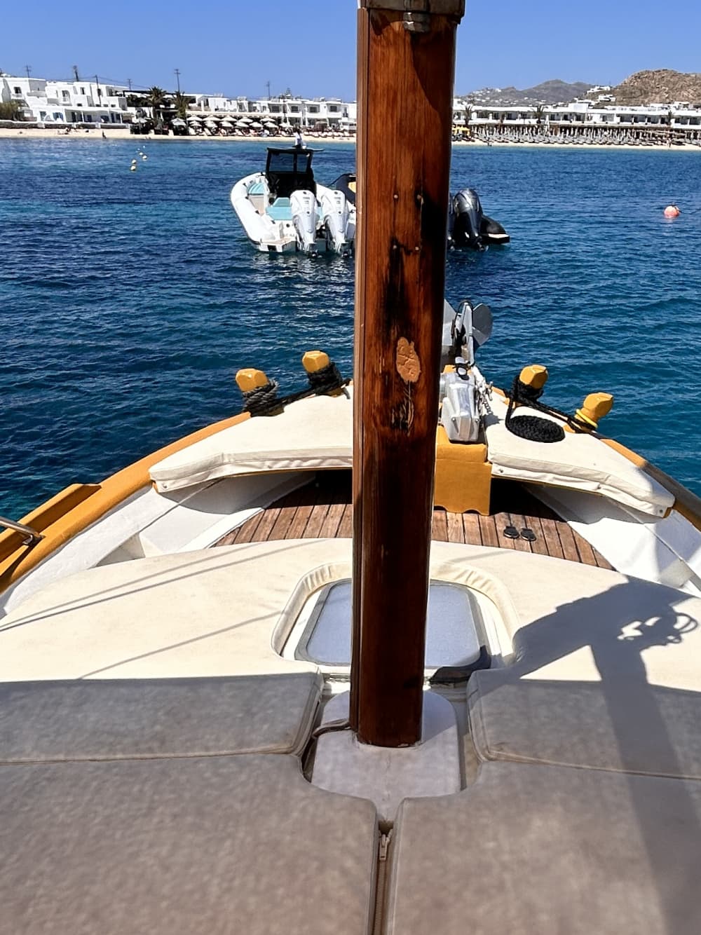 Een dagcruise naar Delos en Rhenia op een traditionele boot.