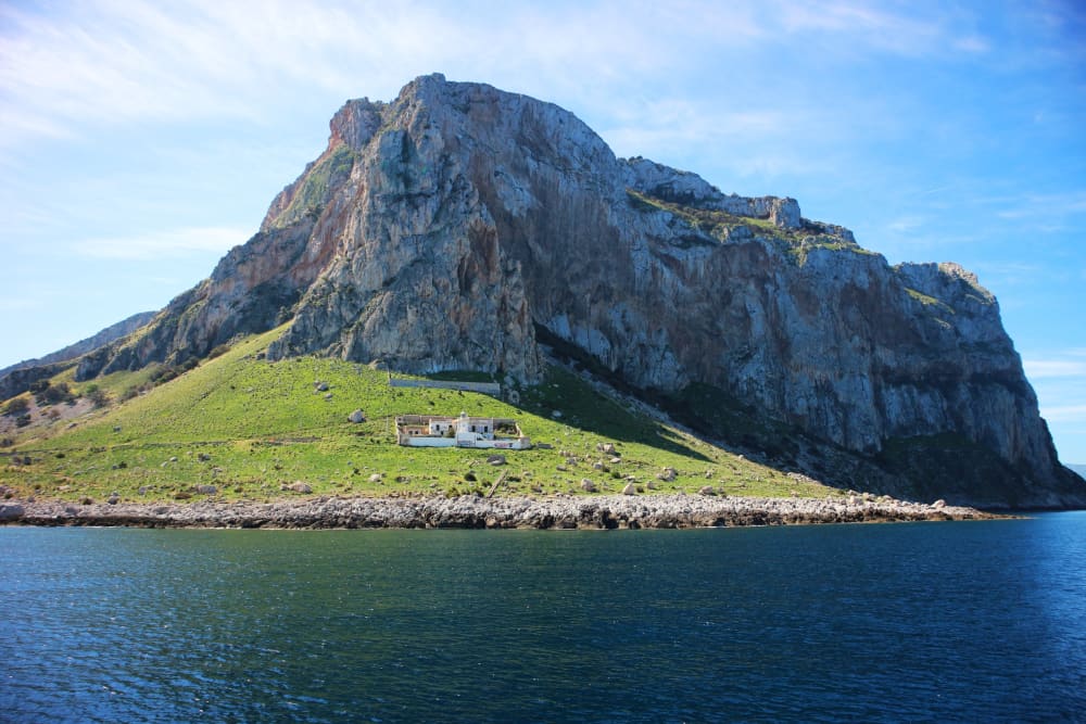 Italian dreams start at sea: A 7h voyage through the heart of Palermo