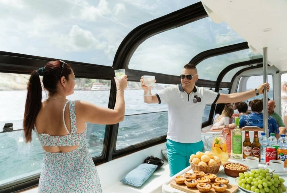 Profitez de chaque instant : une journée ensoleillée autour de Lisbonne en bateau à moteur