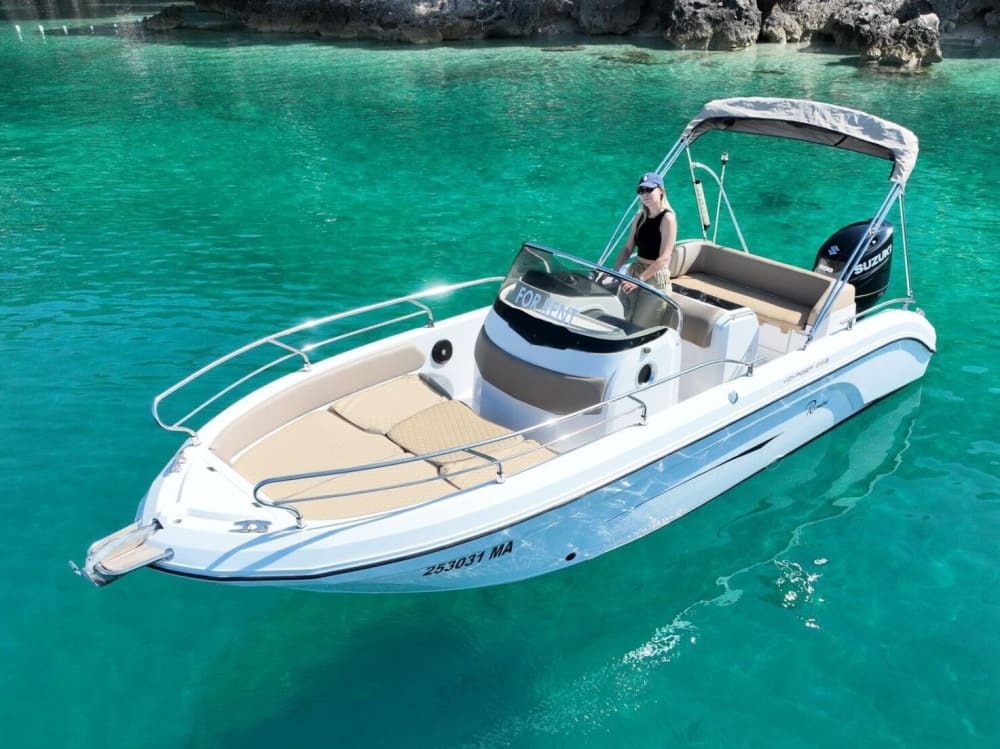 Erkunden Sie die versteckten Buchten von Baška Voda auf einem Motorboot